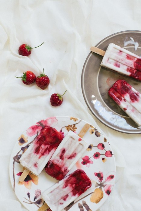 marbled-strawberry-coconut-popsicles-6