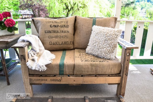 pallet-double-wide-chair-via-Funky-Junk-Interiors