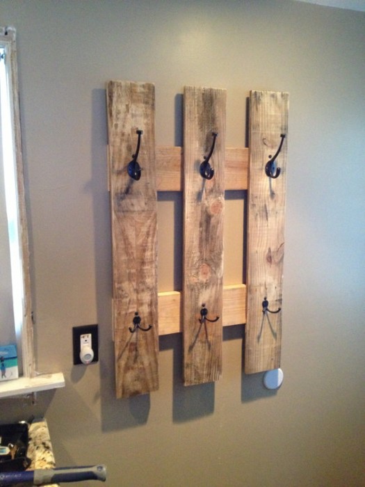 reclaimed_pallet_coat_rack-1