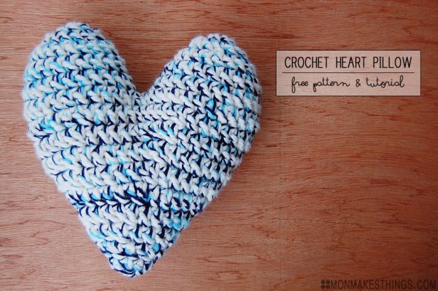 CrochetHeartPillow01_MonMakesThings