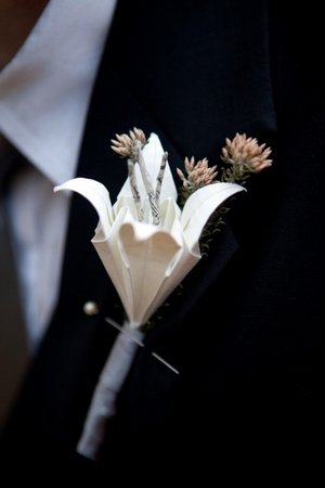 DIY-Vintage-Origami-Lily-Wedding-Corsage-Bouttonierre-6