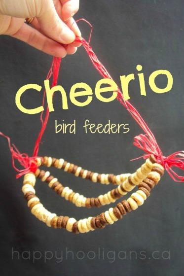 Cheerios-and-Pipe-Cleaner-Bird-Feeder-for-Kids-to-Make