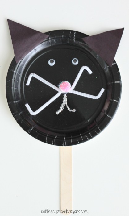 Paper-Plate-Craft-Make-a-Black-Cat-for-Halloween
