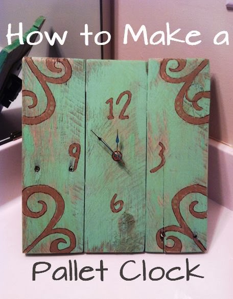 Pallet clock with caption