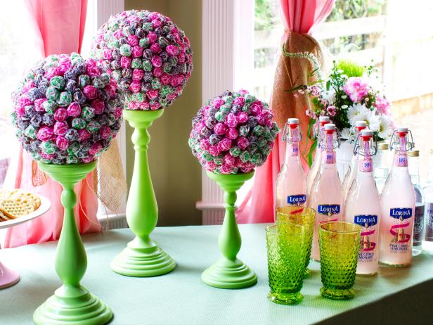 Original-Lollipop-Topiaries_Pink-lemonade-bottles_4x3.jpg.rend.hgtvcom.616.462