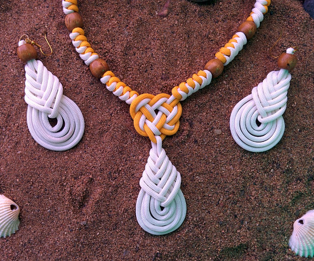 Beachwear Necklace With Earrings Using Paracord at Instructables