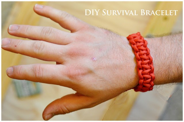 DIY Survival Bracelet from DarkroomAndDearly