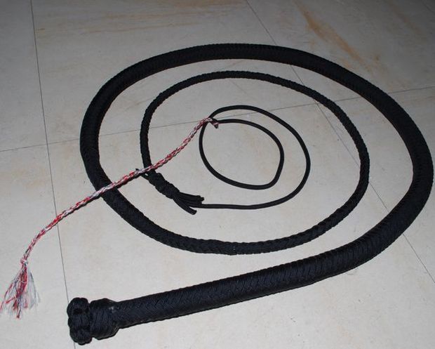 Paracord Bullwhip from Instructables