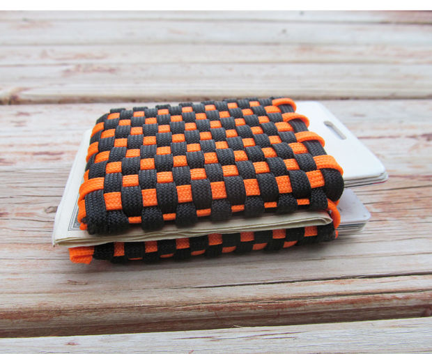 Paracord Wallet from Instructables