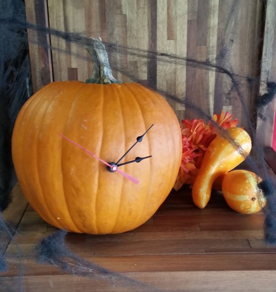 diy-pumpkin-clock