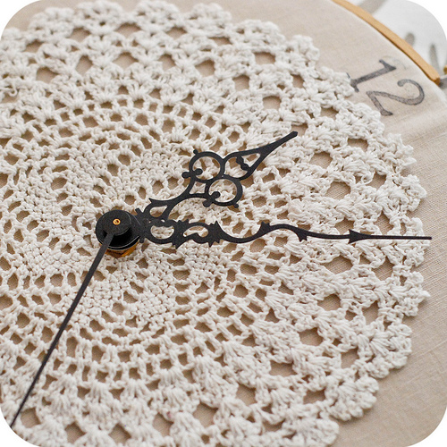 embroidery-hoop-clock-tutorial