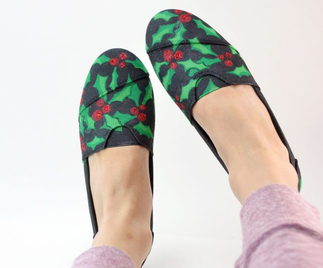 holly-day-painted-leaf-and-berries-slip-on-canvas