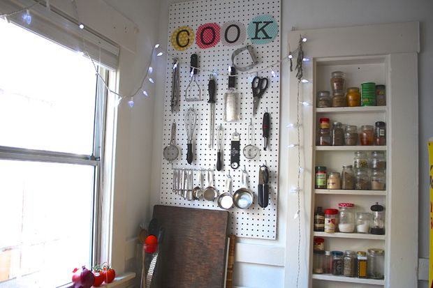 kitchen-pegboard-organizer