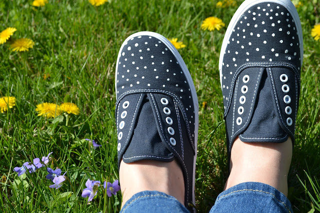 polka-dot-sneakers