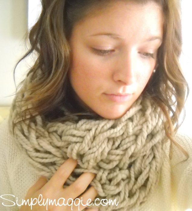 arm-knit-an-infinity-scarf