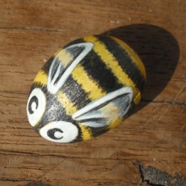 bee-cute-handpainted-rock