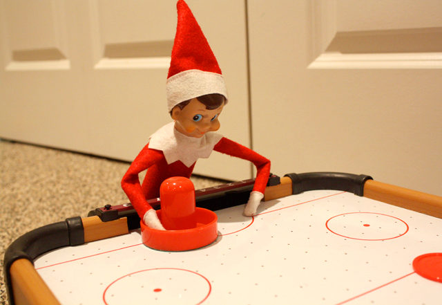 elf-on-the-shelf-air-hockey