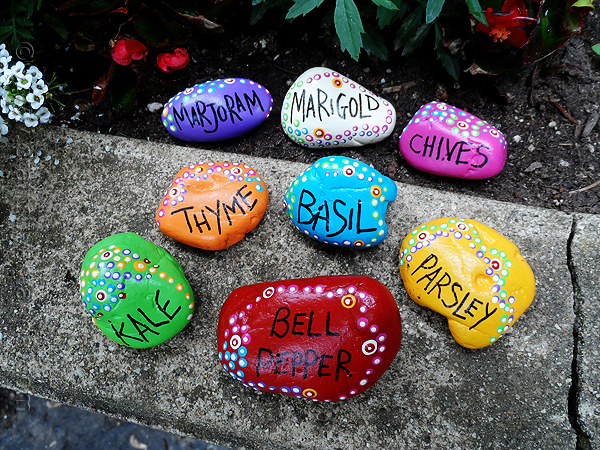 painted-rock-garden-markers